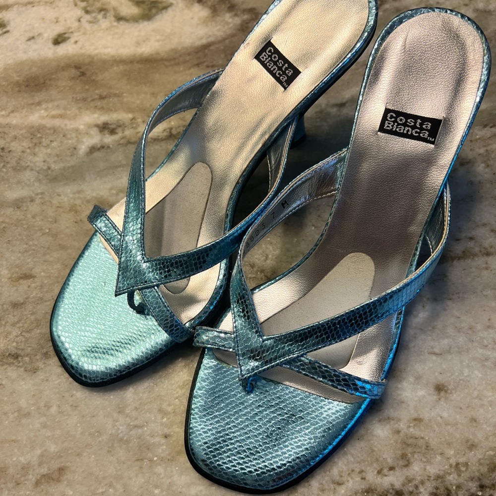 {Vintage} NWOT Blue Metallic Sandals in size 7
